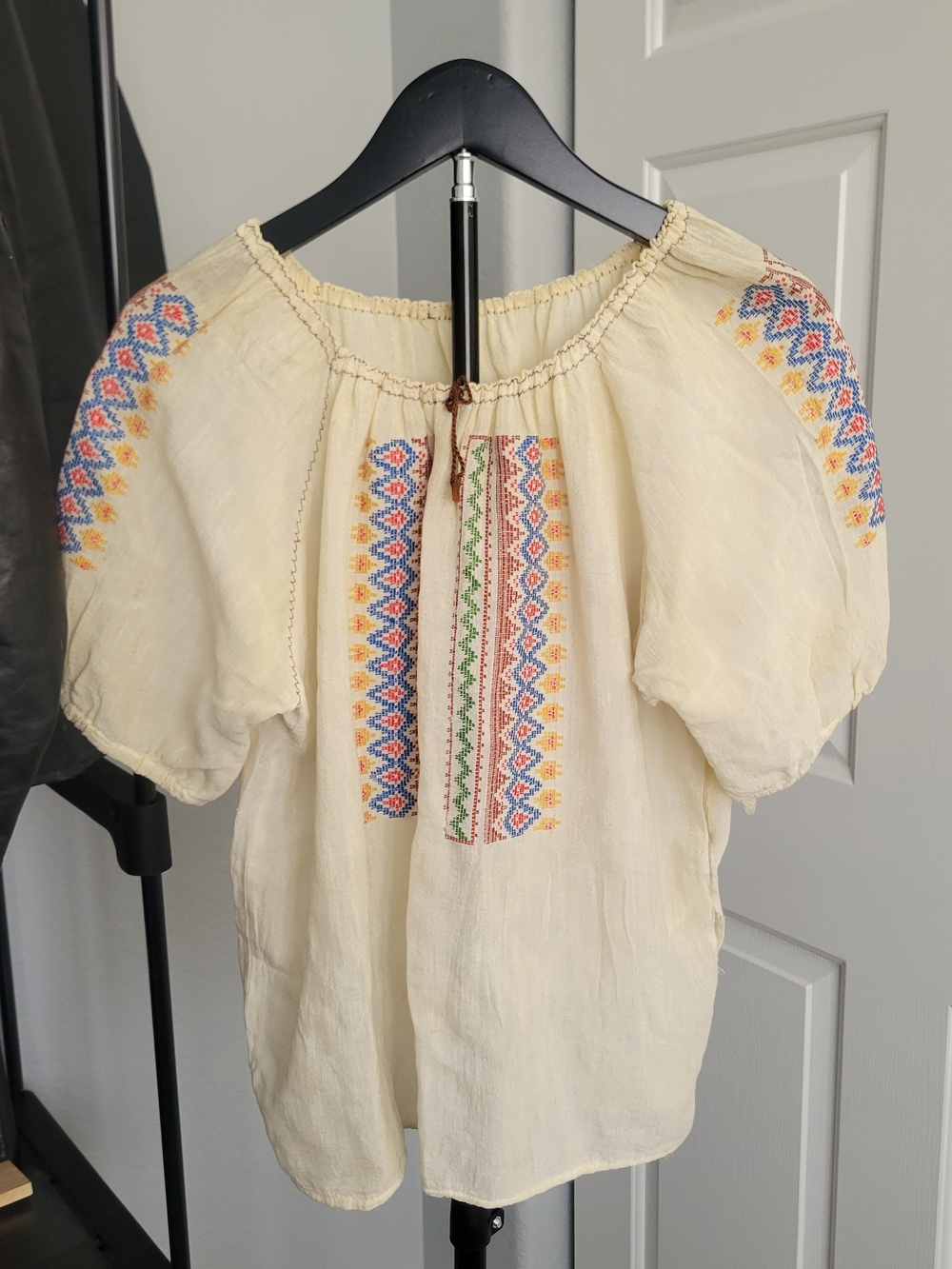 **Rare** real VTG boho embroidered 70s blouse